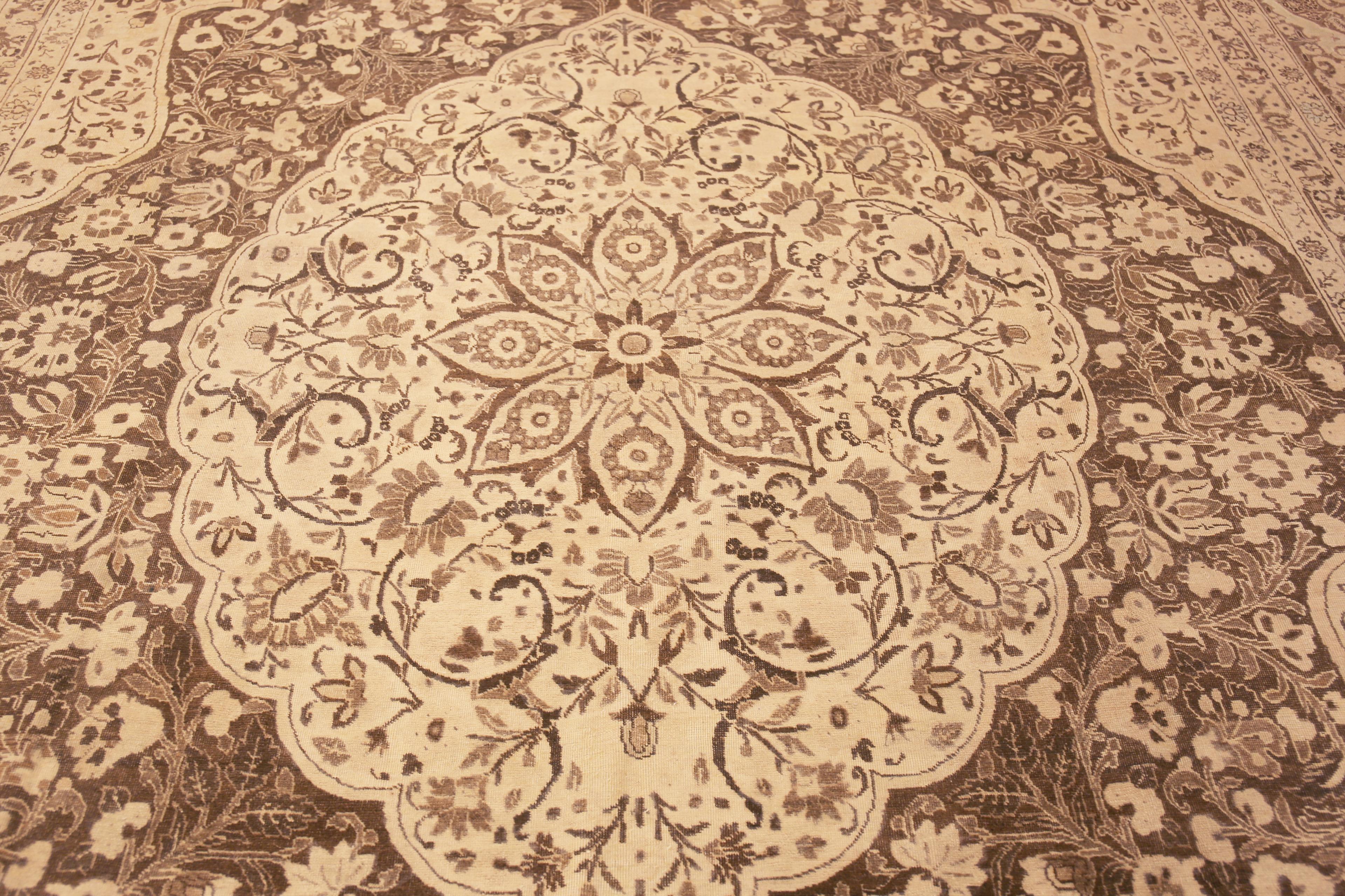 Tapis persan ancien de Tabriz. Taille : 12 ft x 18 ft en vente 1