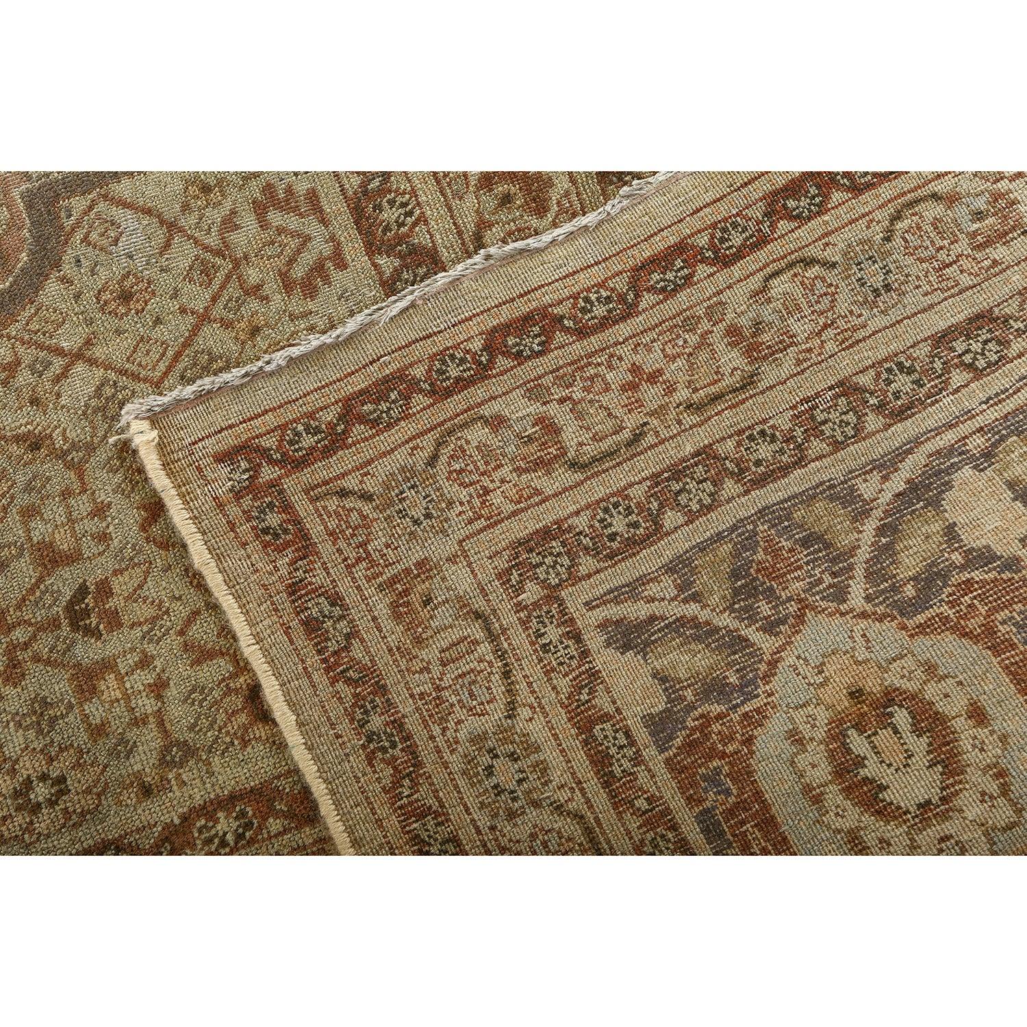 Tapis Tabriz ancien en laine et coton 15'1 X 11'3
 
 Détails clés :
 Pile : Laine
 Fondation : Coton
 Origine : Tabriz
 Design/One : Médaillon central
 Âge approximatif : 90 ans
 Qualité (KPI) : 225
 Condit : usure régulière
 Dimension : 15'1 x