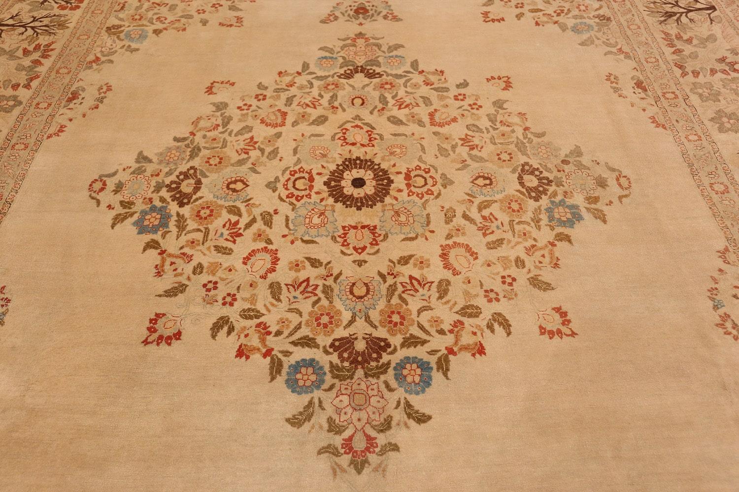 Nazmiyal Collection Antique Persian Tabriz Rug. 9 ft 6 in x 12 ft 9 in In Good Condition In New York, NY