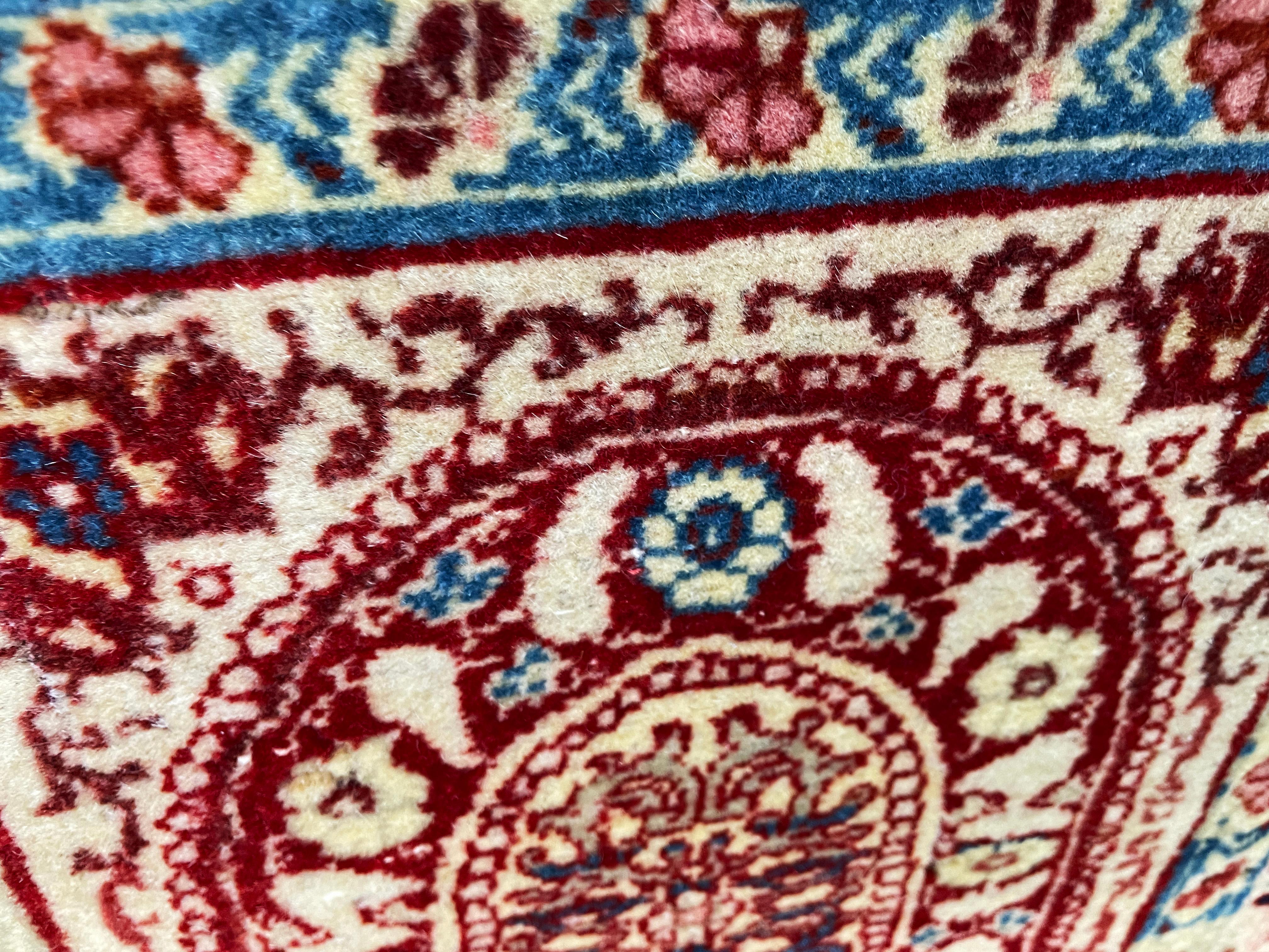 Antiker persischer Täbris  Teppich, Das Zentrum des Universums im Zustand „Hervorragend“ im Angebot in Evanston, IL
