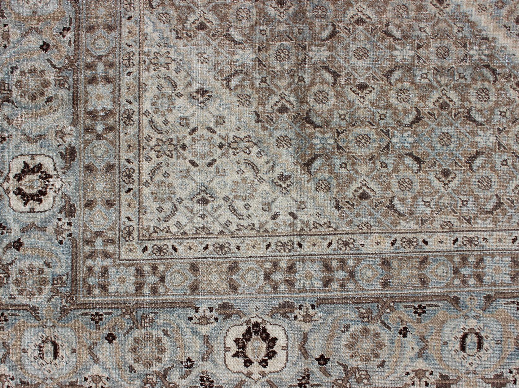 Tapis persan ancien de Tabriz avec un motif géométrique de diamants en vente 3