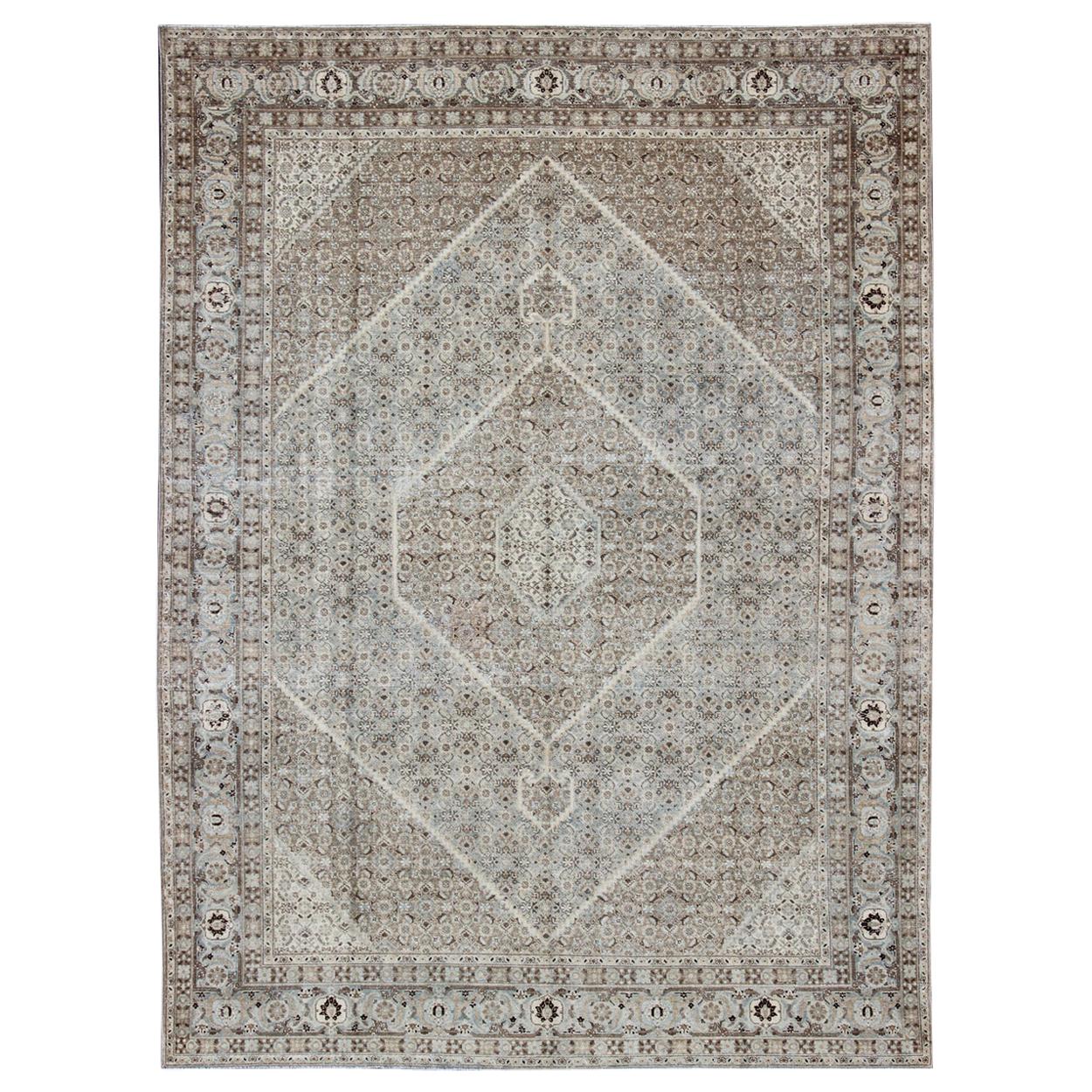 Antiker persischer Täbriz-Teppich mit geometrischem Rautenmuster