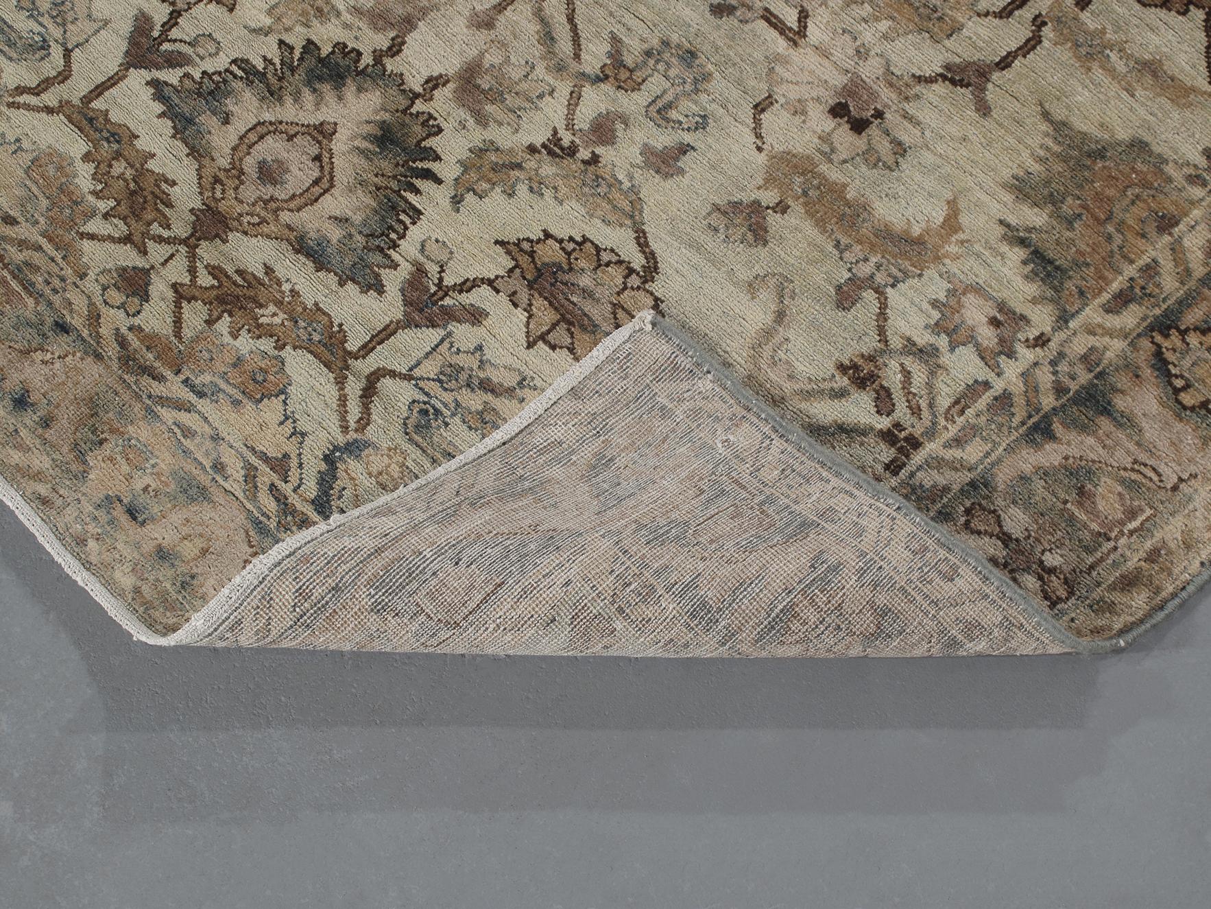 Début du 20ème siècle Tapis persan ancien de Tabriz avec un champ gris et un motif marron en vente