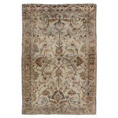 Antiker persischer Täbriz-Teppich mit grauem Feld und braunem Design