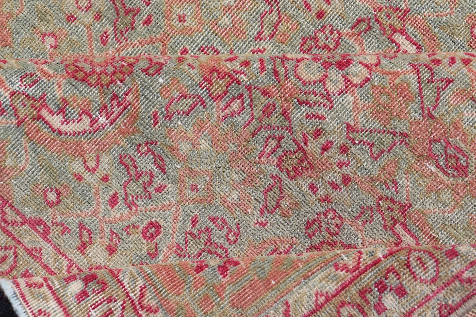 Antico tappeto persiano Tabriz con design/One in verde chiaro, rosa e rosso in vendita 2