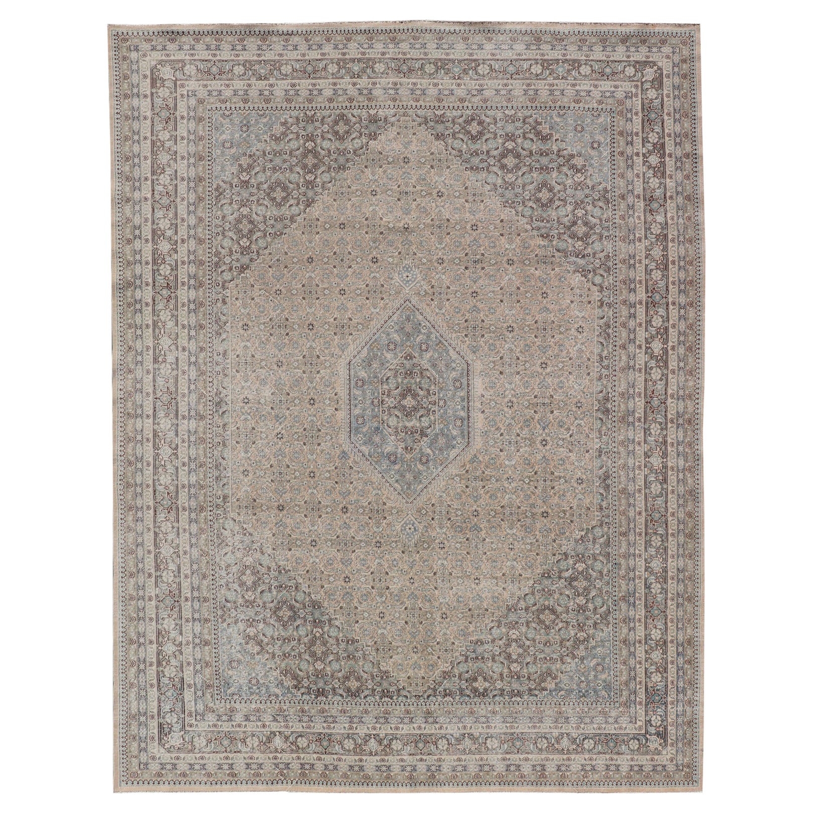 Antiker persischer Täbriz-Teppich mit All-Over-Design Keivan Woven Arts Kollektion im Angebot