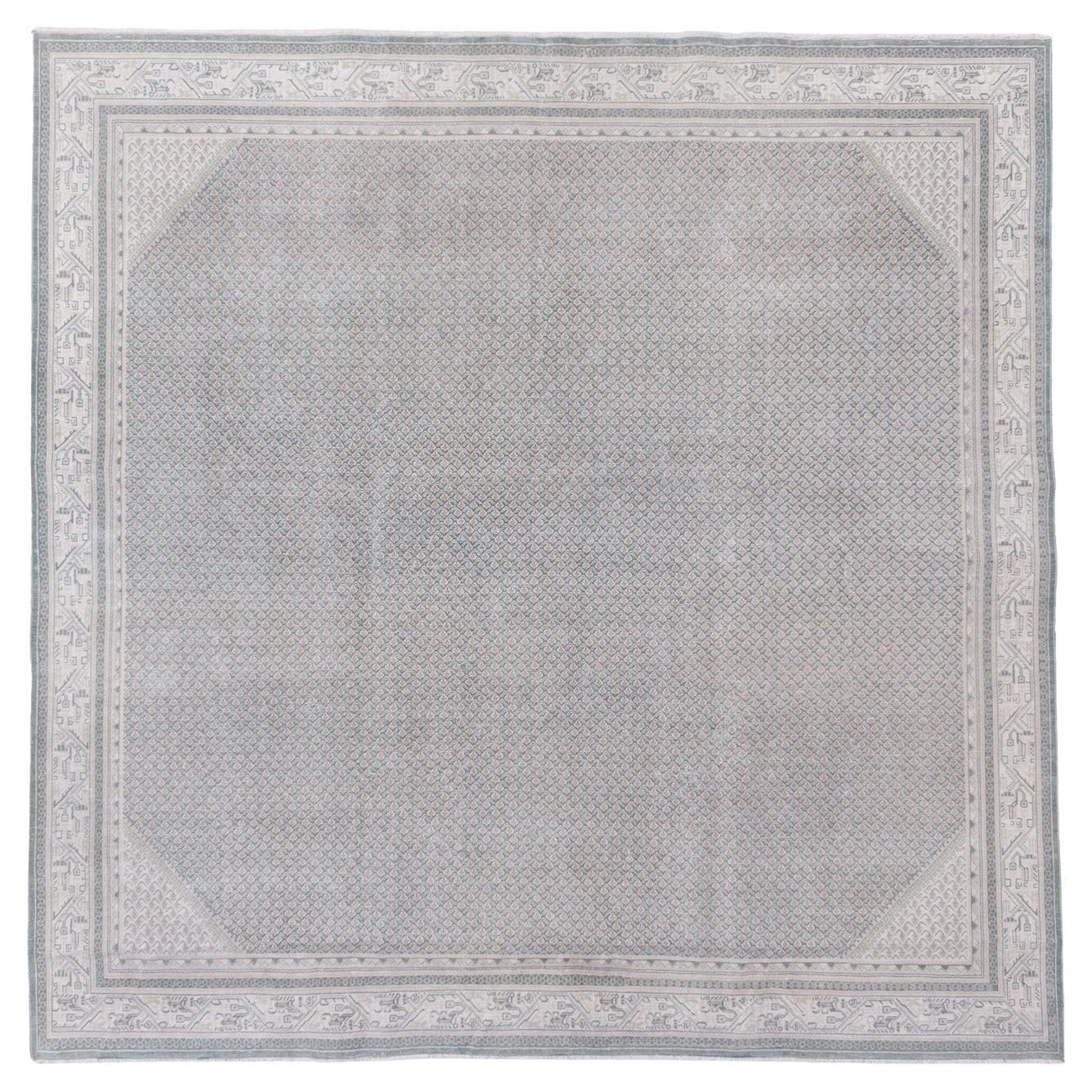 Tapis persan ancien de Tabriz aux tons gris argenté en vente