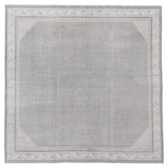 Tapis persan ancien de Tabriz aux tons gris argenté