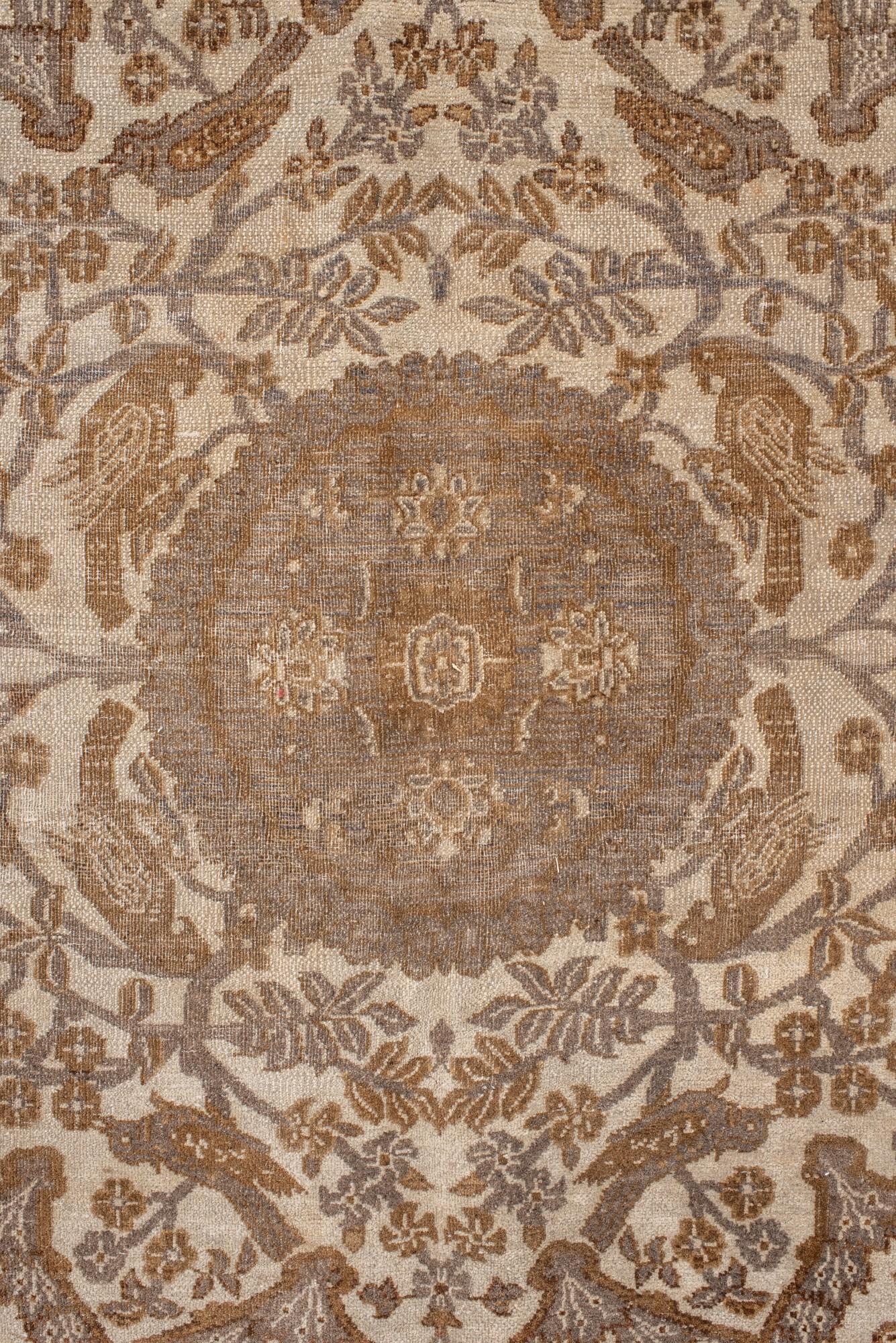 Alfombra persa antigua de Tabriz con diseño integral Anudado a mano en venta