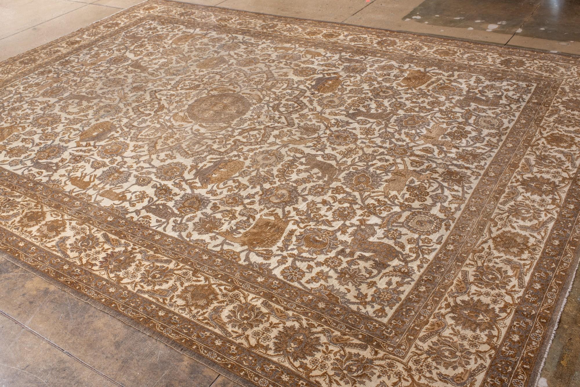 Alfombra persa antigua de Tabriz con diseño integral siglo XX en venta