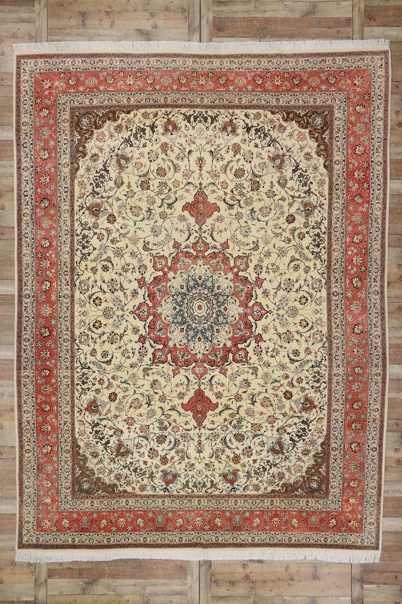 Tapis persan antique de Tabriz avec arabesque de style Art nouveau en vente 1