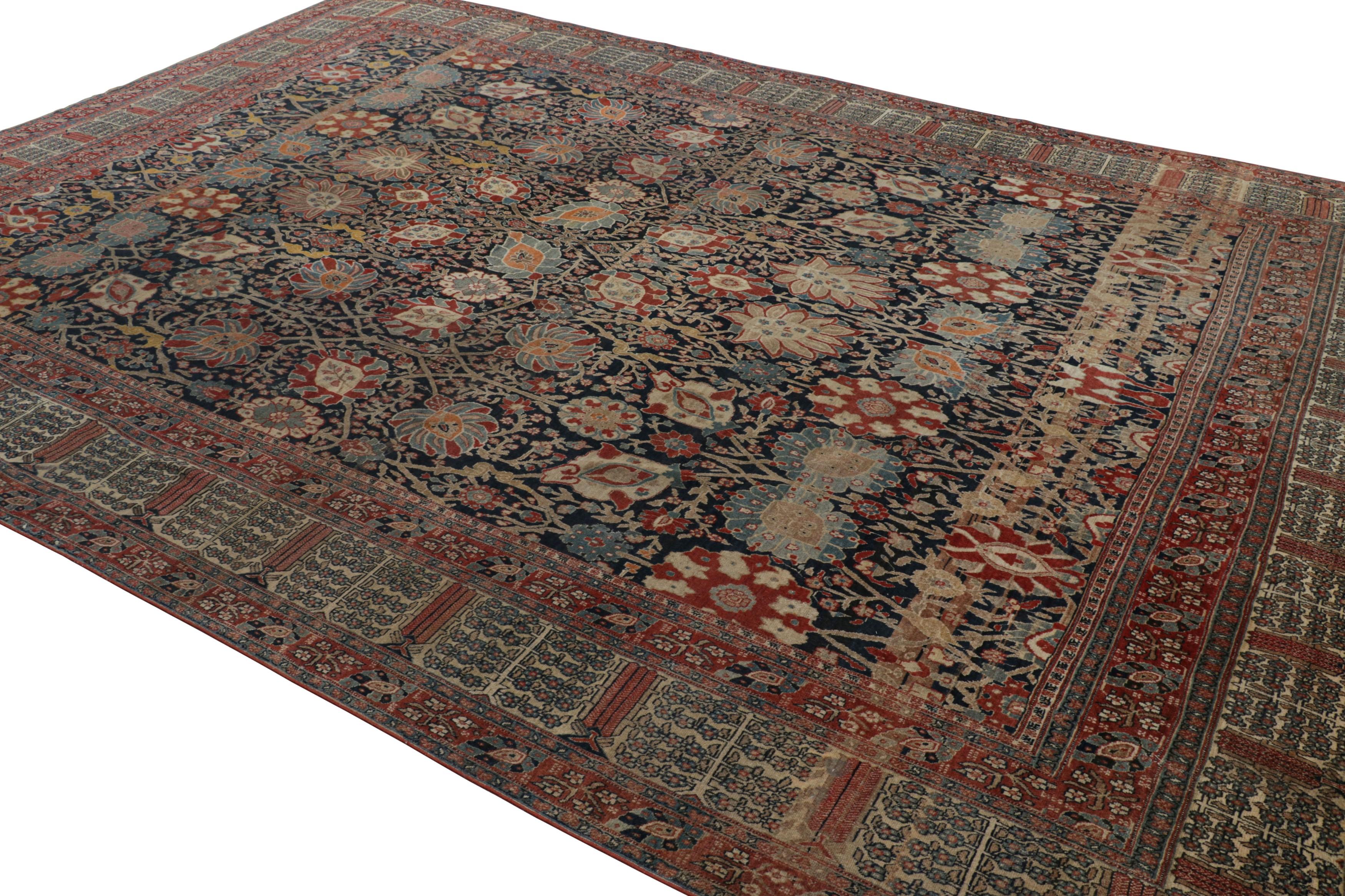 Tapis persan ancien de Tabriz à motifs floraux bleus et rouges  Rug & Kilim Bon état - En vente à Long Island City, NY