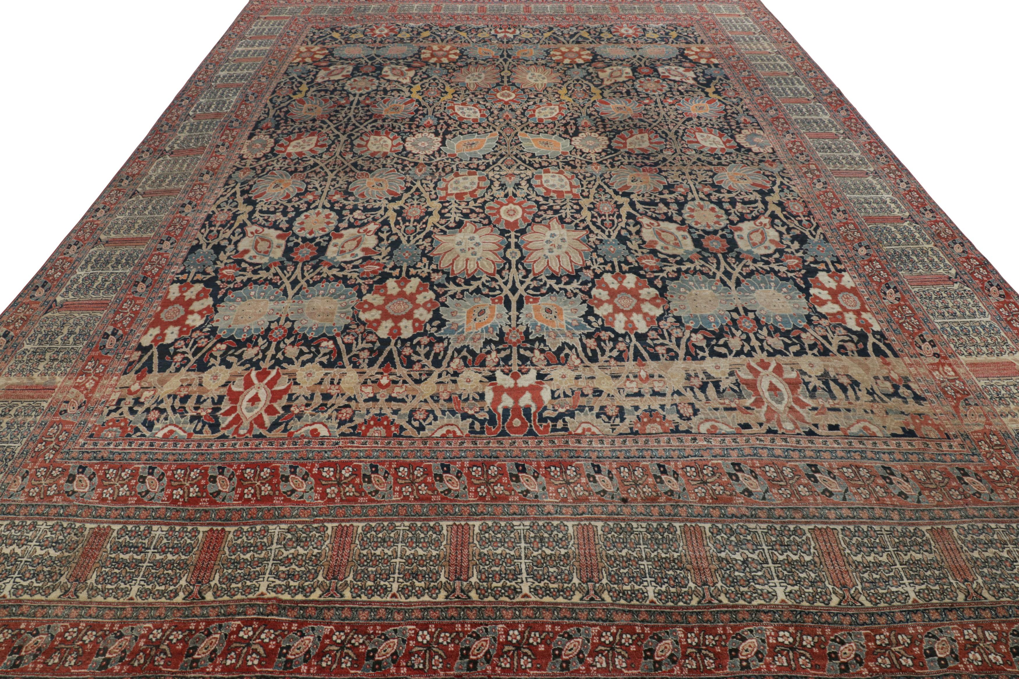 Début du 20ème siècle Tapis persan ancien de Tabriz à motifs floraux bleus et rouges  Rug & Kilim en vente
