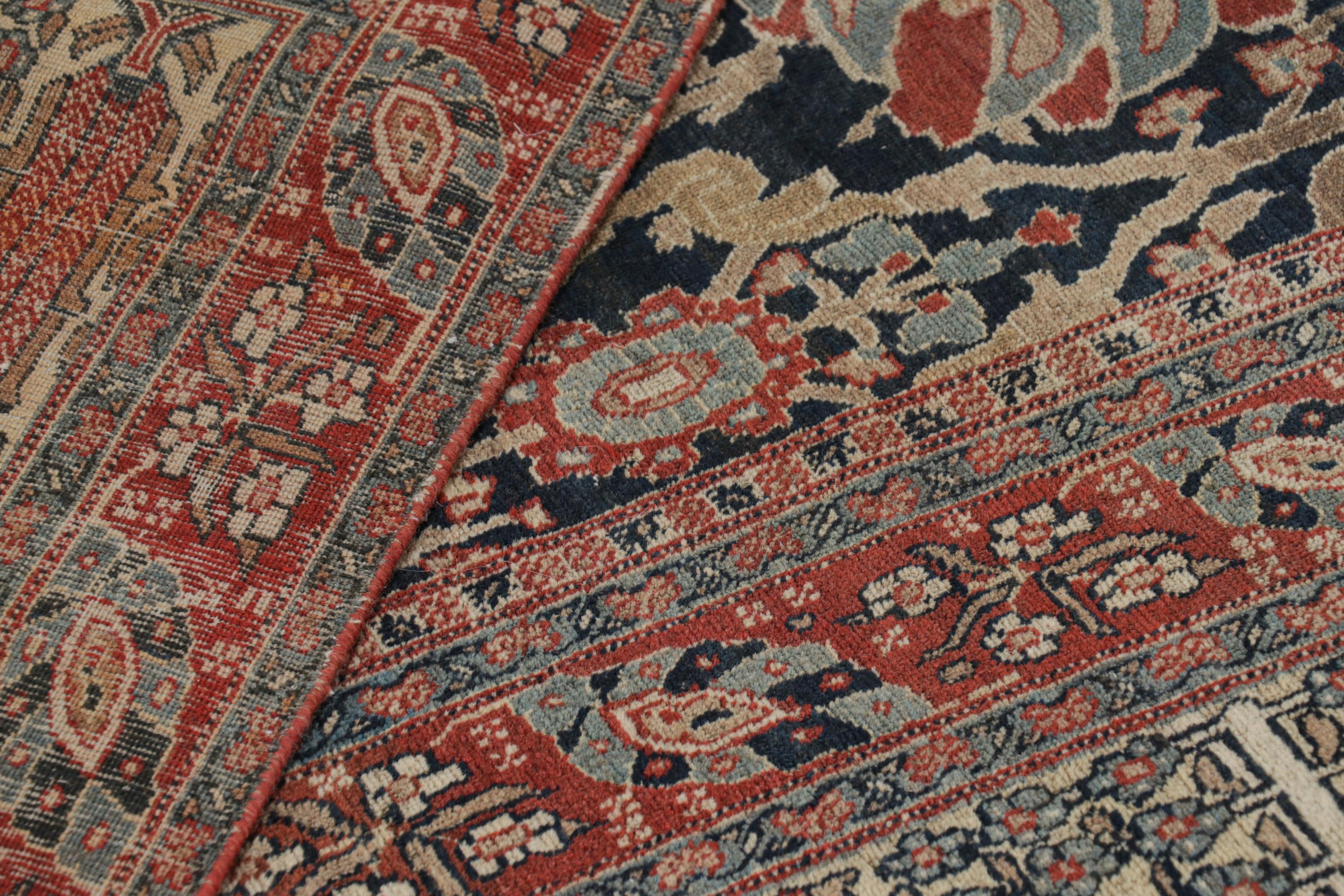 Tapis persan ancien de Tabriz à motifs floraux bleus et rouges  Rug & Kilim en vente 1
