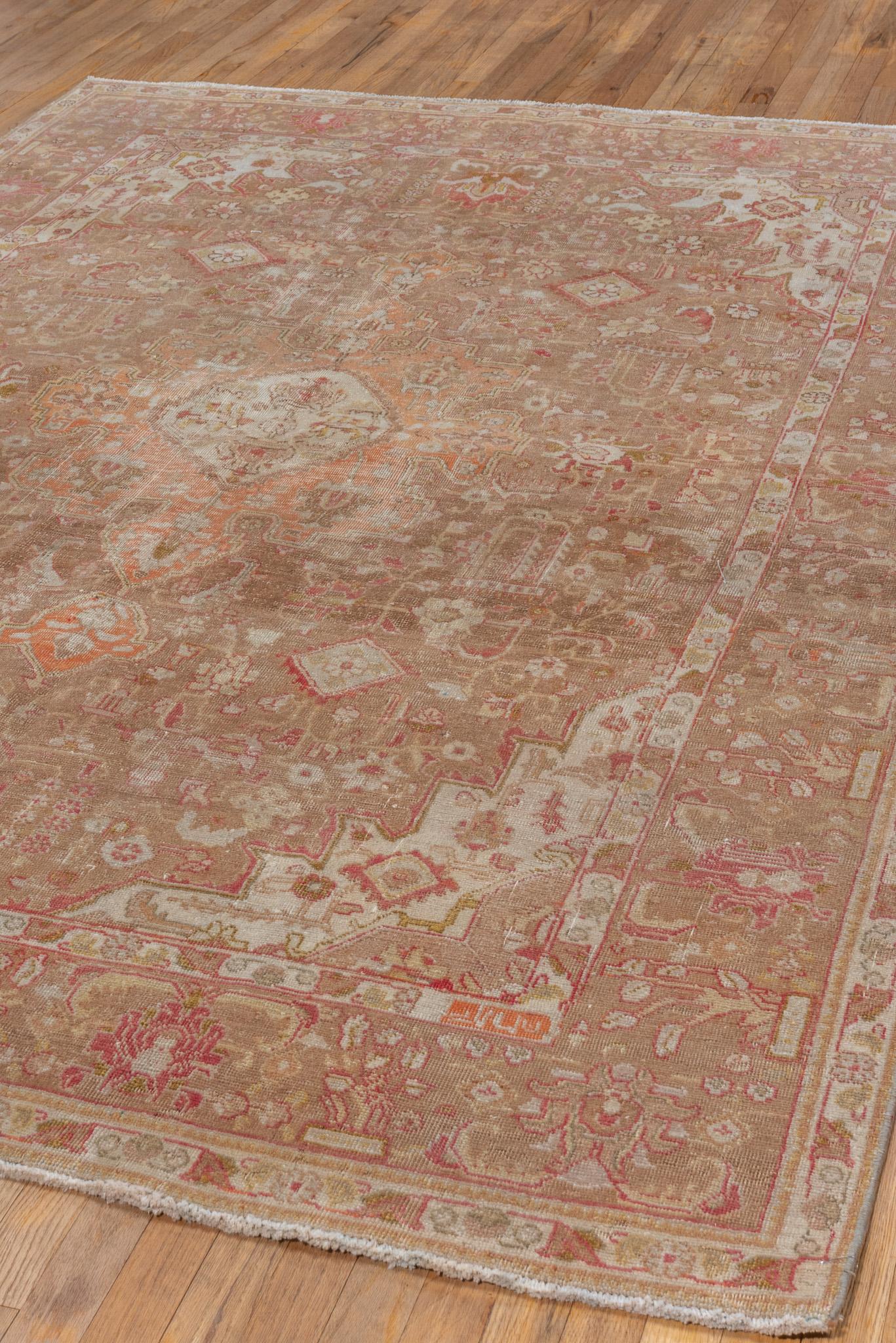 Tapis persan ancien de Tabriz avec un design floral complexe en vente 2