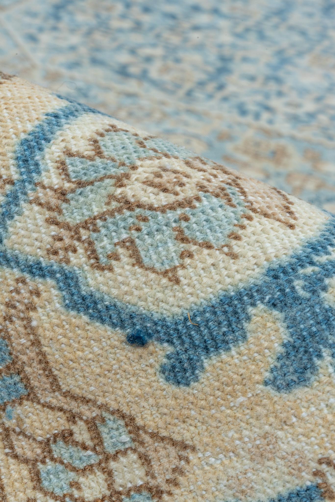 Persiano Antico tappeto persiano Tabriz con tonalità dorate e blu in vendita