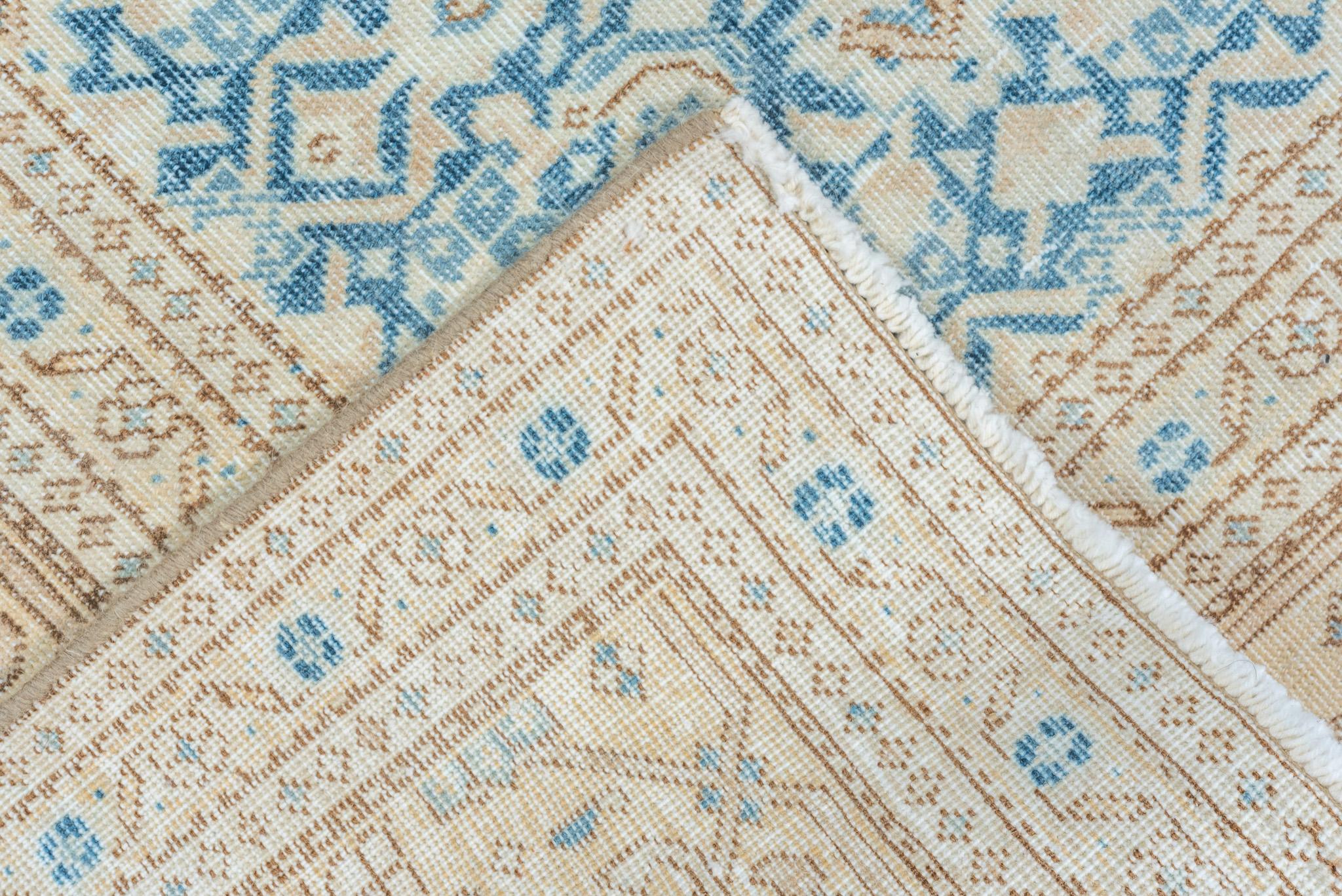 Antico tappeto persiano Tabriz con tonalità dorate e blu In condizioni ottime in vendita a New York, NY