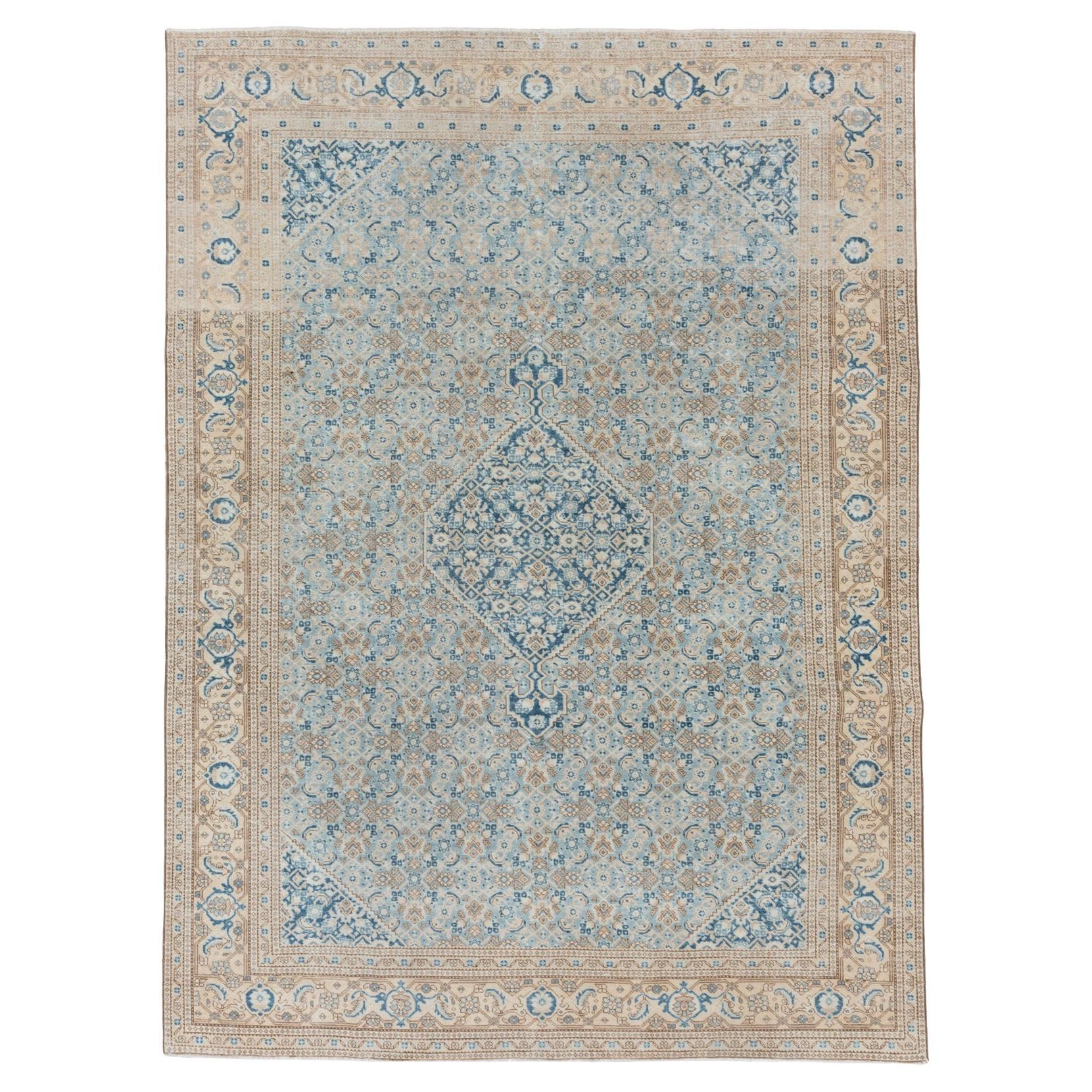 Tapis persan ancien de Tabriz aux teintes dorées et aux tons bleus