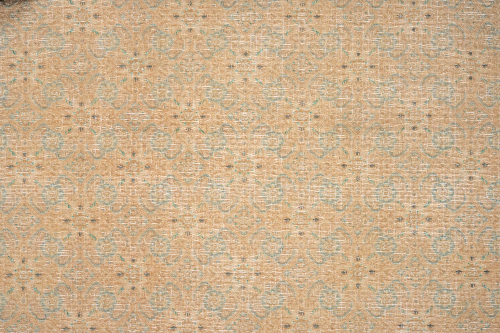 Tapis persan ancien de Tabriz avec un délicat motif floral beige en vente 1