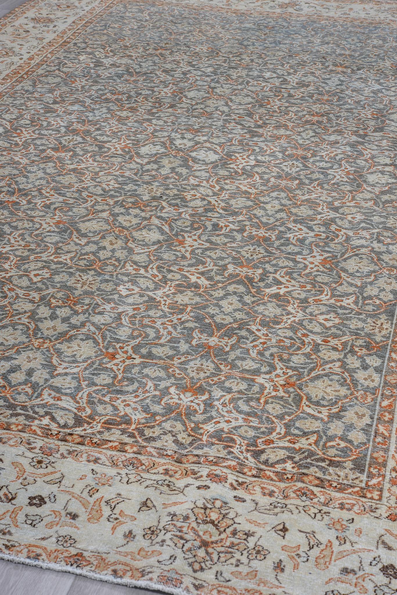 Laine Tapis persan ancien de Tabriz en vente