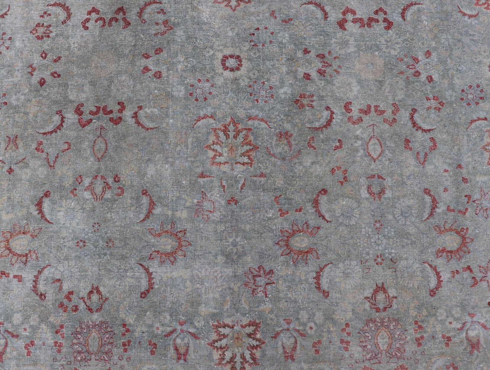 Antiker persischer Täbris-Teppich mit Blumenmuster in Blassblau 7'9 x 11'3 im Angebot 2
