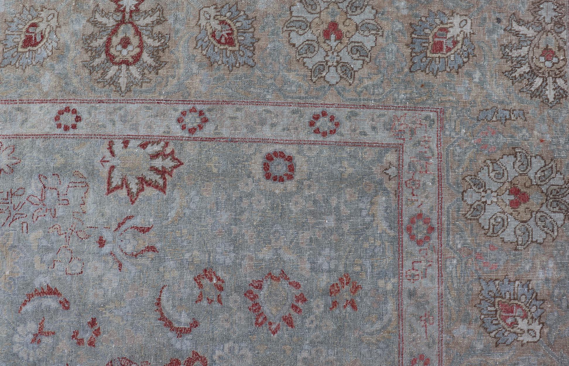 Antiker persischer Täbris-Teppich mit Blumenmuster in Blassblau 7'9 x 11'3 im Angebot 4