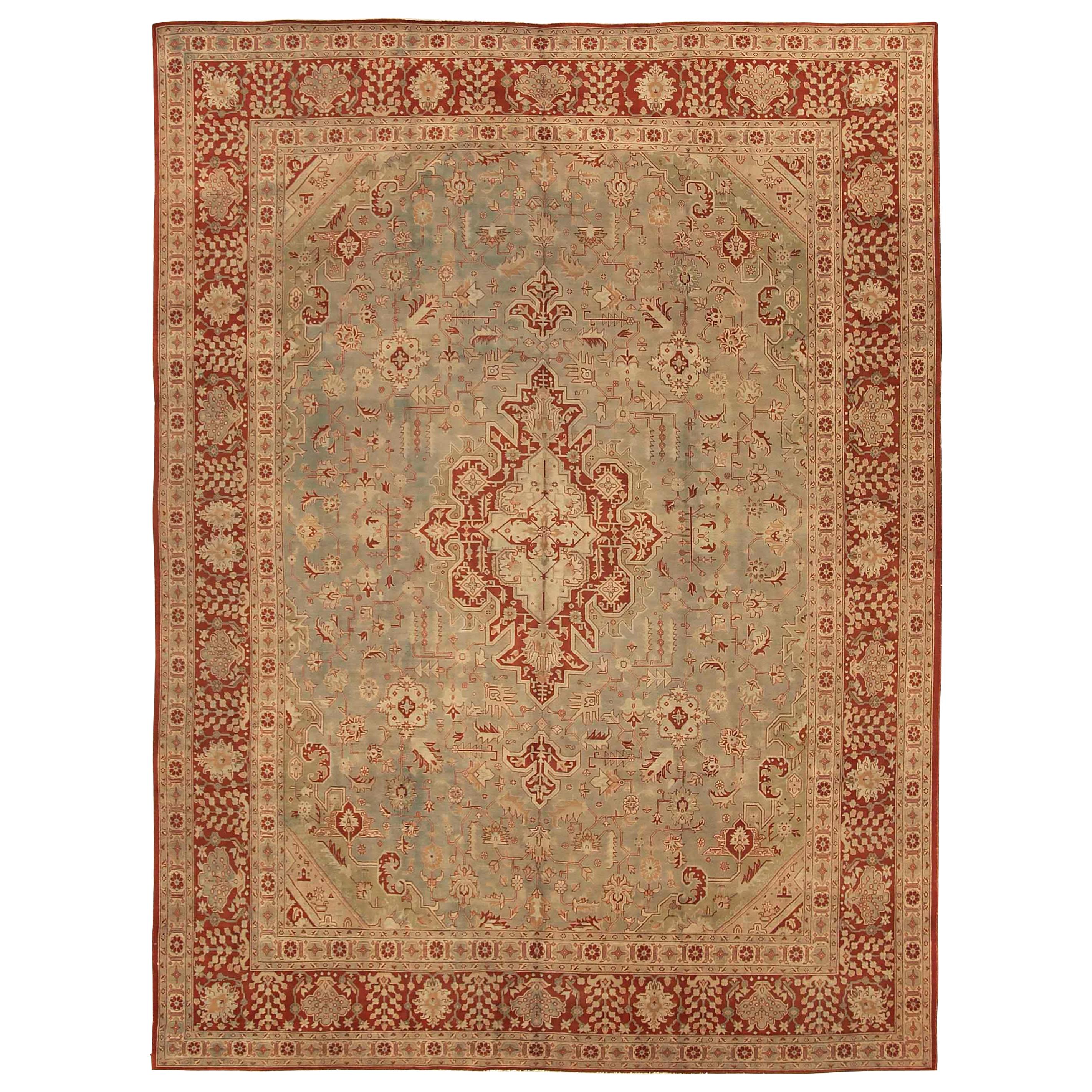 Antiker persischer Täbriz-Teppich mit floralen Details auf rotem/beigefarbenem Feld