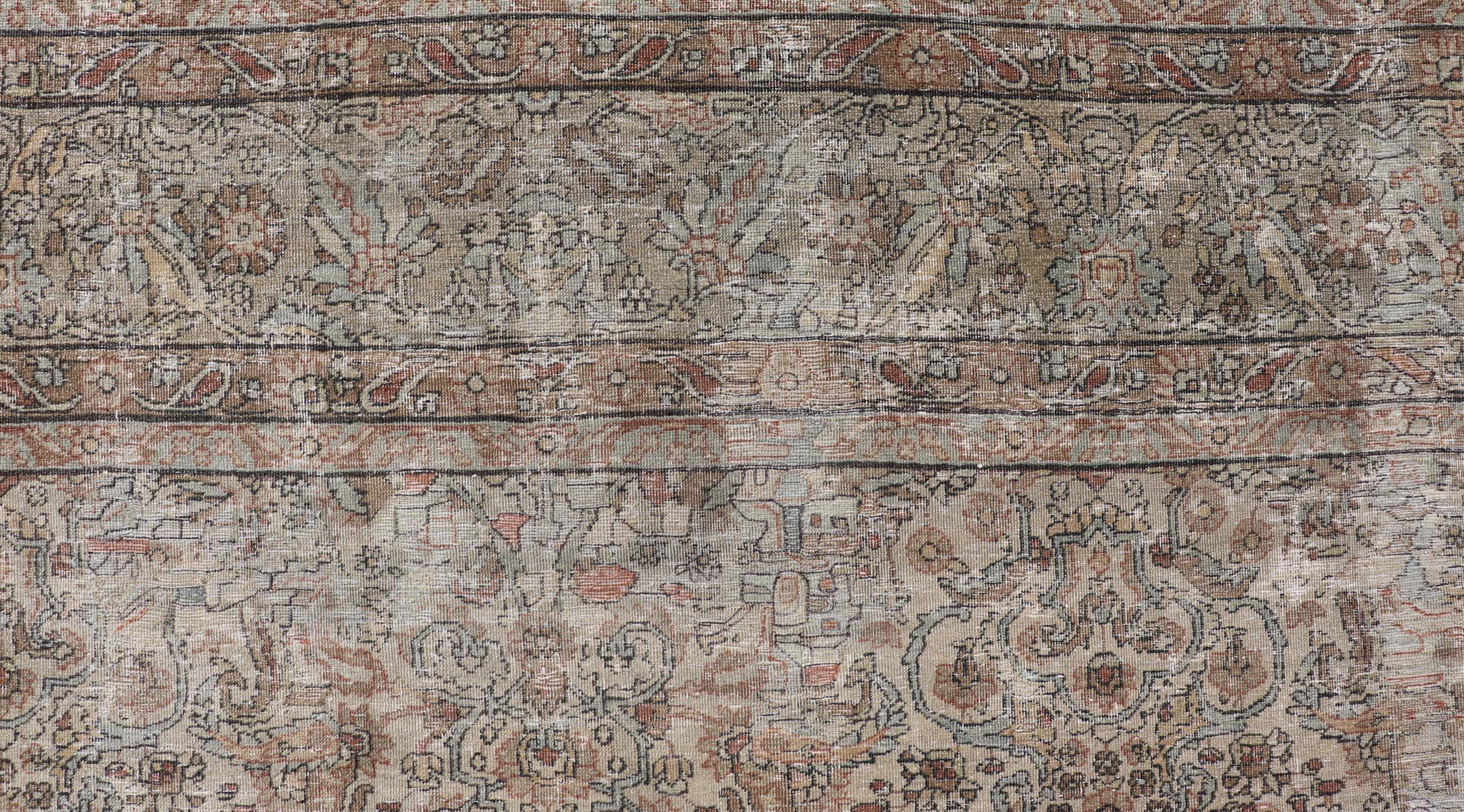 Antiker persischer Täbris Teppich mit floraler Eleganz 8'10 x 11'10 (Tabriz) im Angebot
