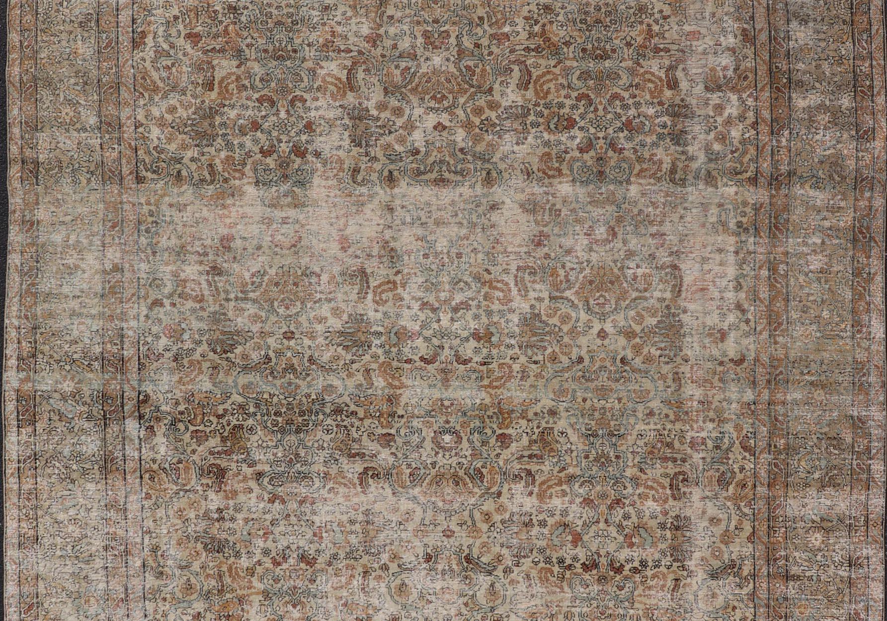 Antiker persischer Täbris Teppich mit floraler Eleganz 8'10 x 11'10 im Zustand „Gut“ im Angebot in Atlanta, GA