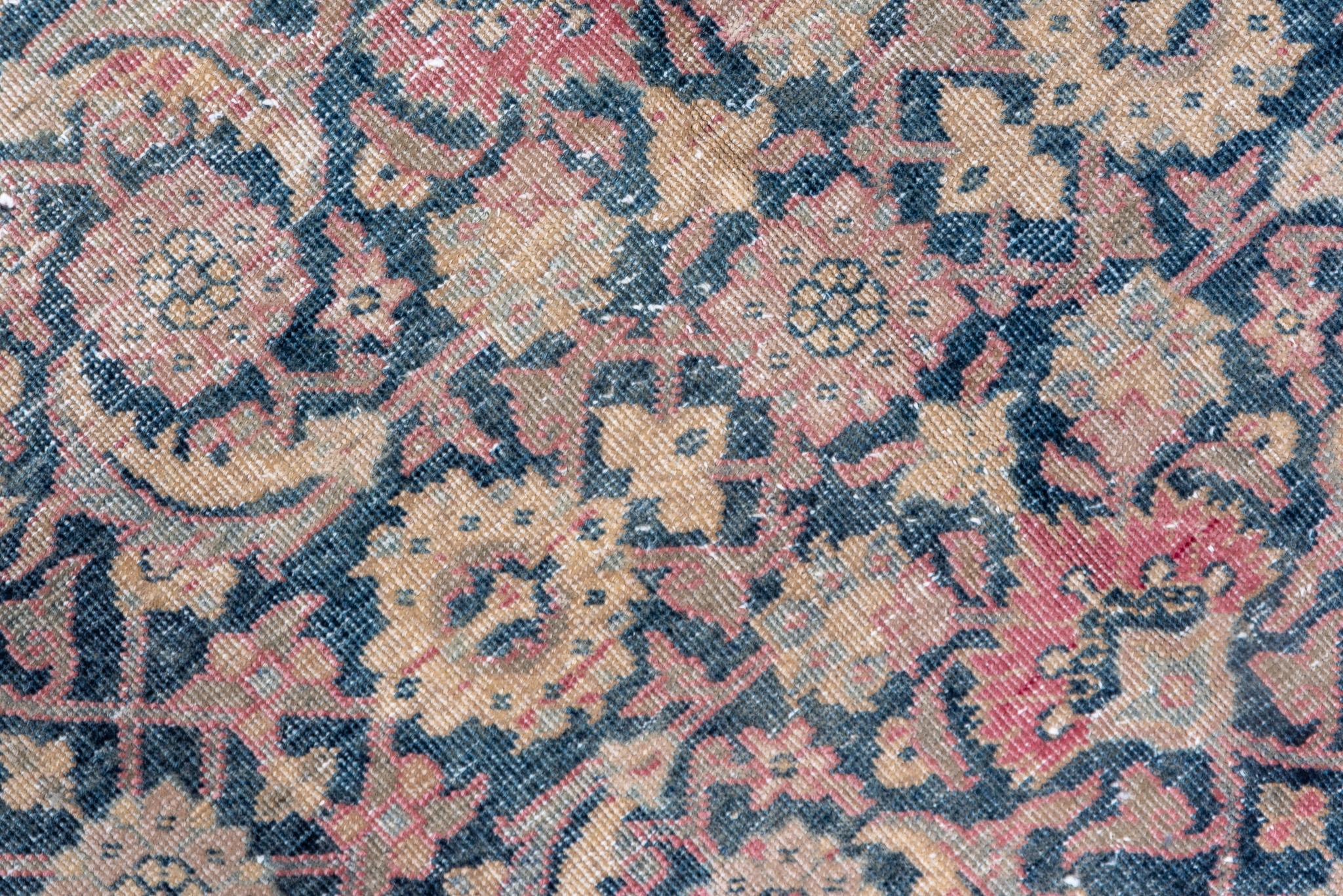 XX secolo Antico tappeto persiano Tabriz con medaglione floreale in blu tenue e uva calda in vendita