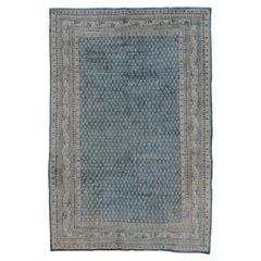 Tapis persan ancien de Tabriz avec grand médaillon floral en bleu moussu et beige