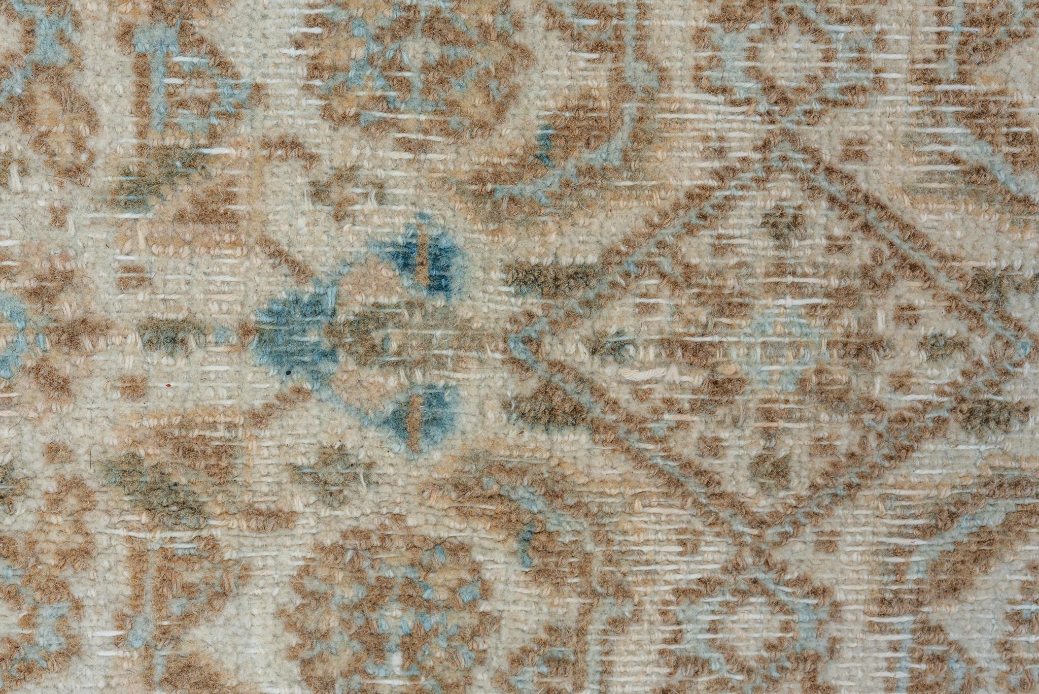 Laine Tapis persan ancien de Tabriz à motifs floraux complexes en vente