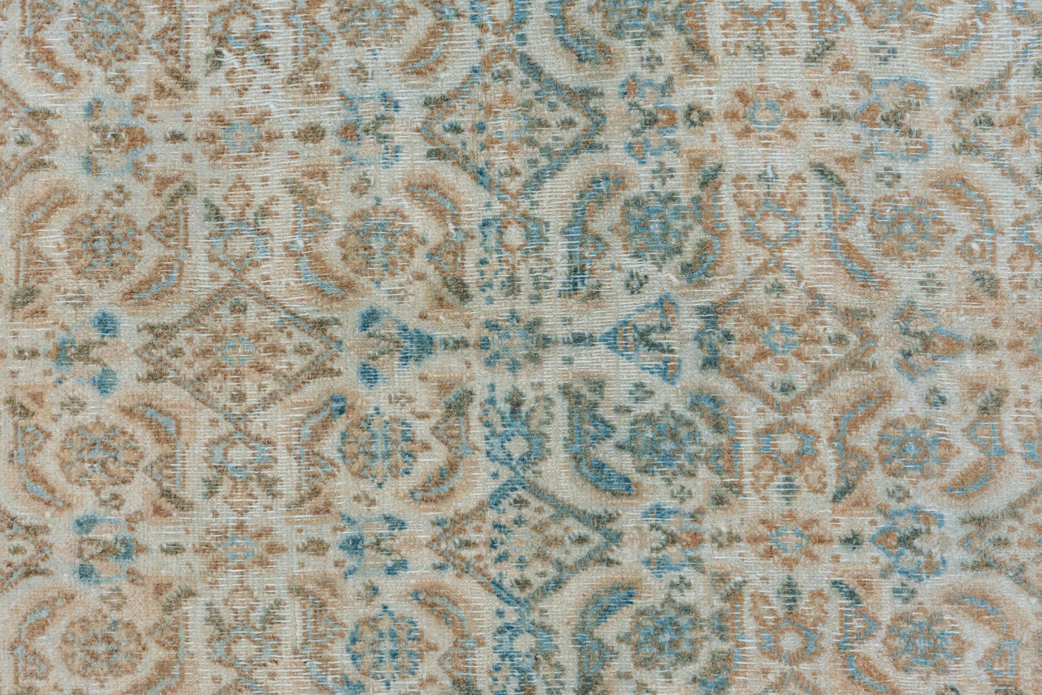 Tapis persan ancien de Tabriz à motifs floraux complexes en vente 1