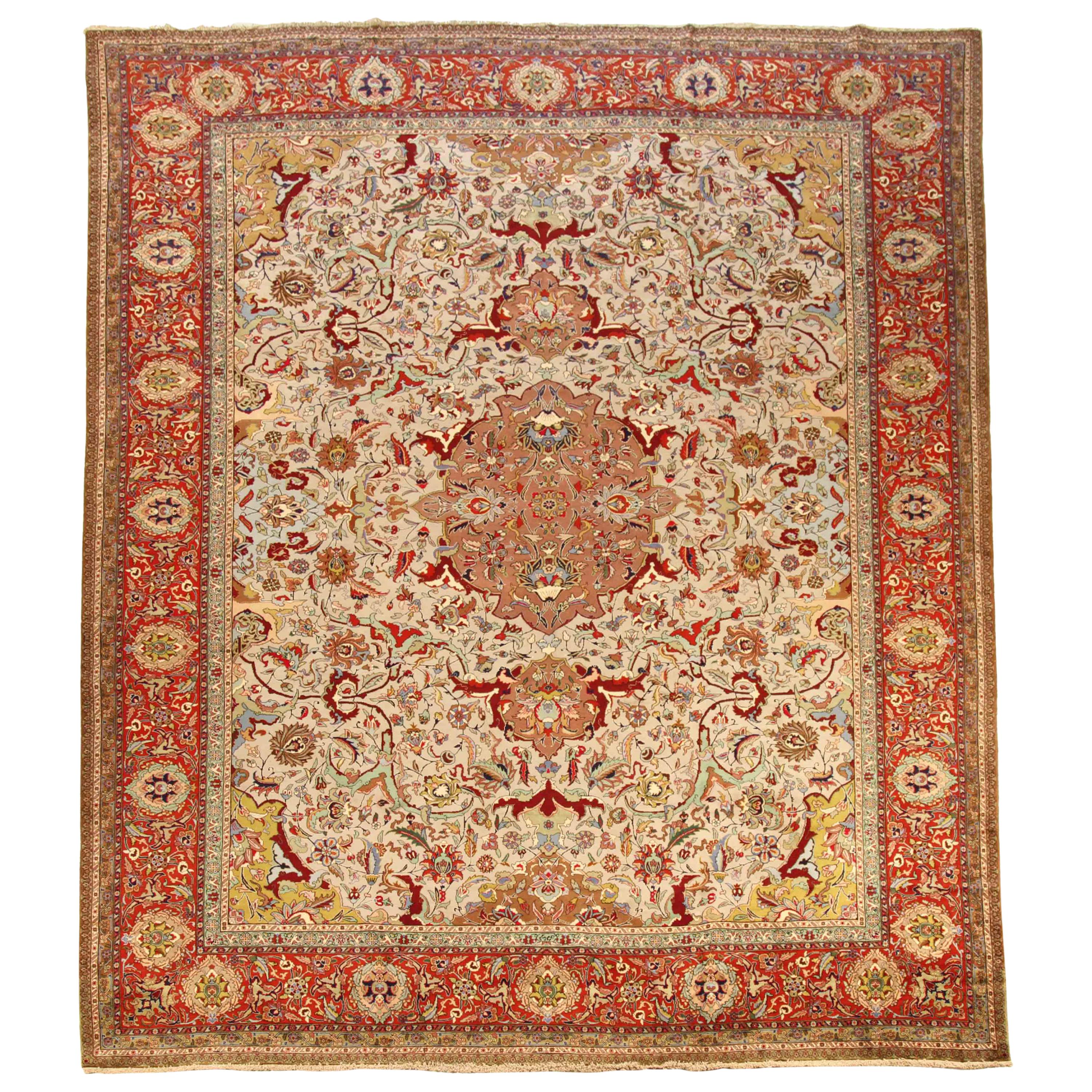Antiker persischer Täbris-Teppich mit elfenbeinfarbenen und roten Blumenmustern, ca. 1960er Jahre