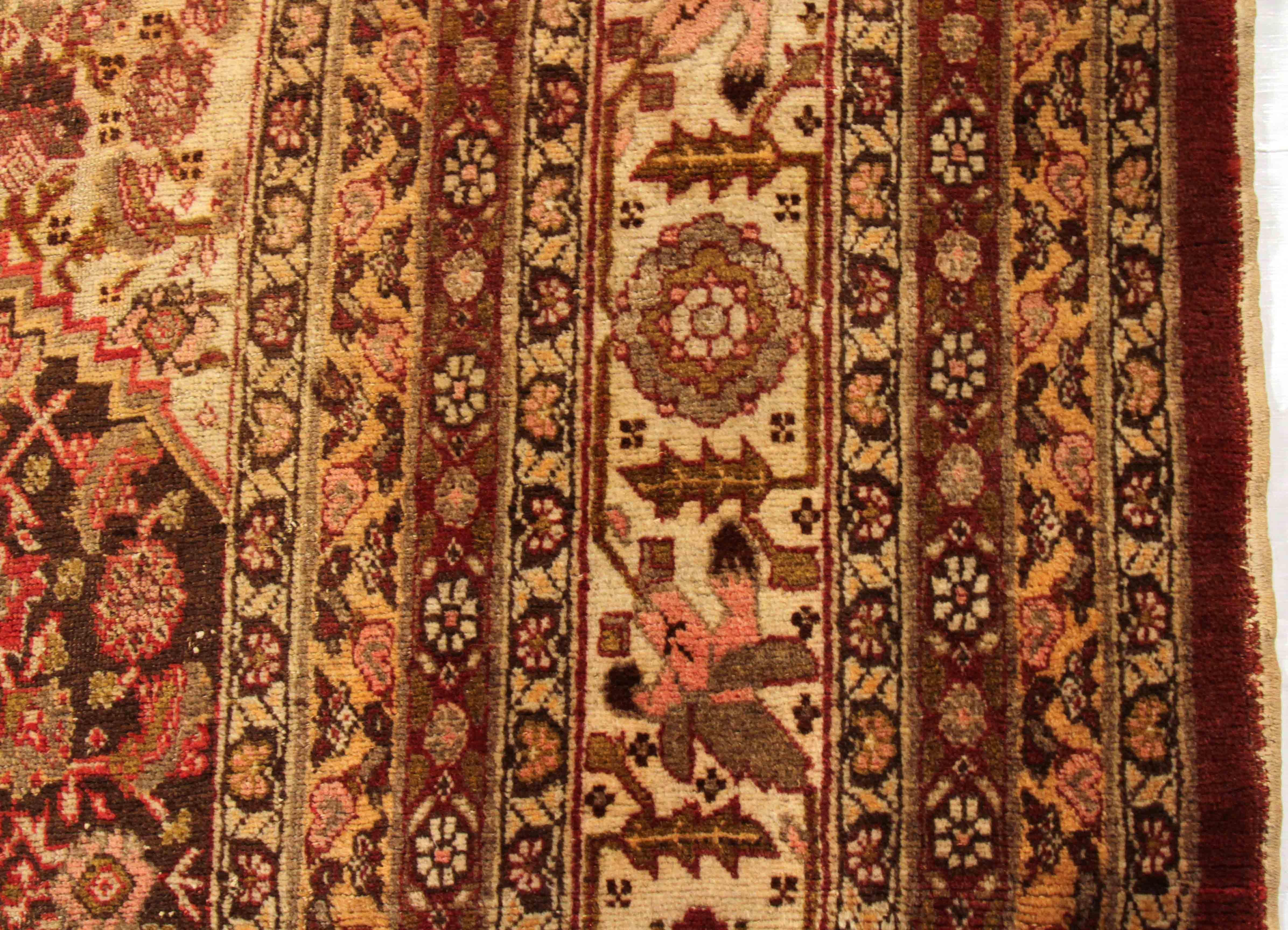 Antique Persian Tabriz Rug with Large Diamond and Floral Patterns, circa 1910s In Excellent Condition For Sale In Dallas, TX