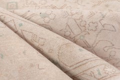 Antiker persischer Täbris-Teppich mit großem Blumenmedaillon