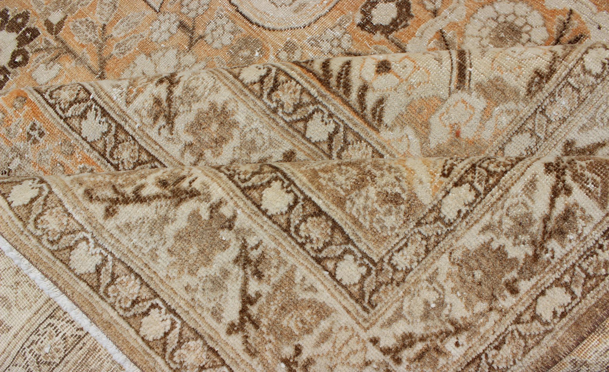 Antiker persischer Täbriz-Teppich mit geschichtetem Medaillon in Light Copper, Brown & Cream (Handgeknüpft) im Angebot