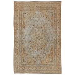 Tapis persan antique Tabriz avec médaillon superposé en cuivre Light, Brown & Cream