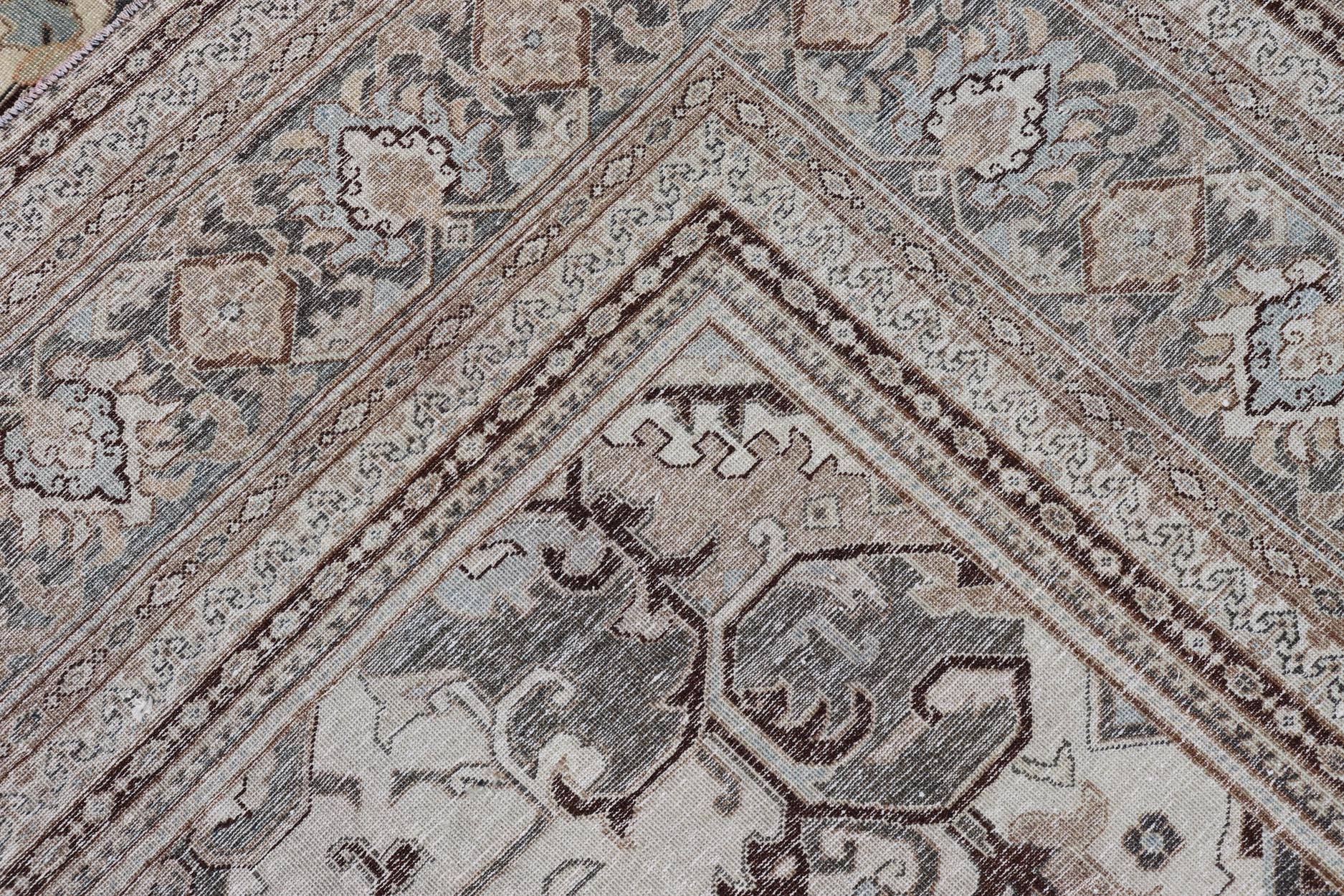 Antiker persischer Täbriz-Teppich mit Medaillon und geschwungenem Design 9'5 x 12'6 im Angebot 10