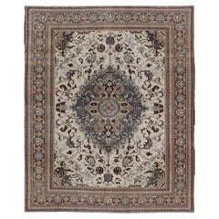 Antiker persischer Täbriz-Teppich mit Medaillon und geschwungenem Design 9
5 x 12
6