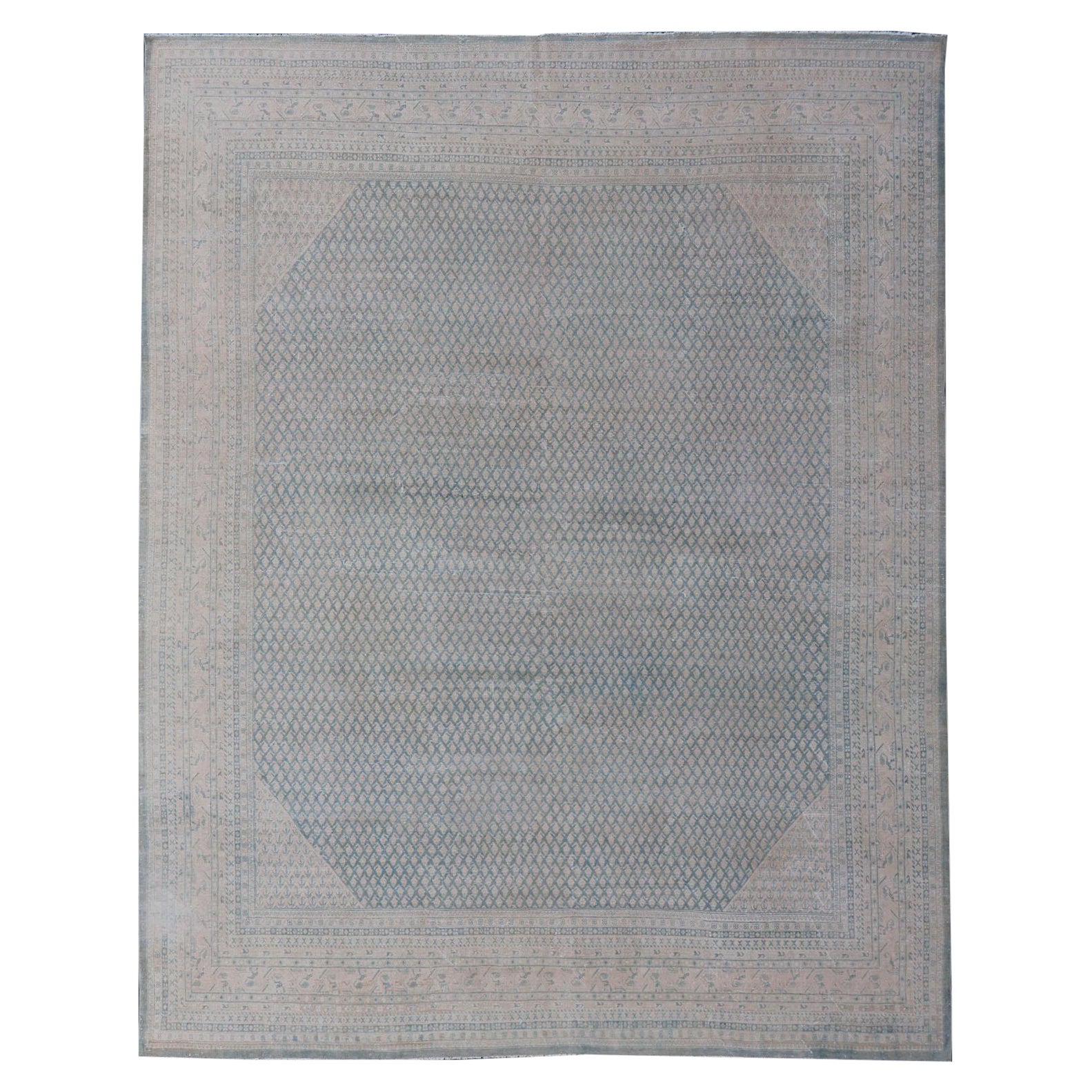 Tappeto Tabriz persiano antico dal design minimalista con toni smorzati blu e crema