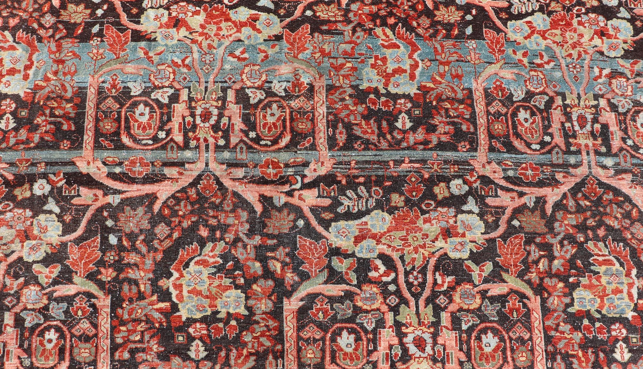 Antico tappeto persiano Tabriz con motivi botanici ornati e rosso 7'9 x 13'10 in vendita 3