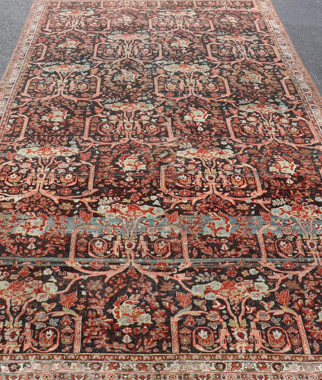 XX secolo Antico tappeto persiano Tabriz con motivi botanici ornati e rosso 7'9 x 13'10 in vendita