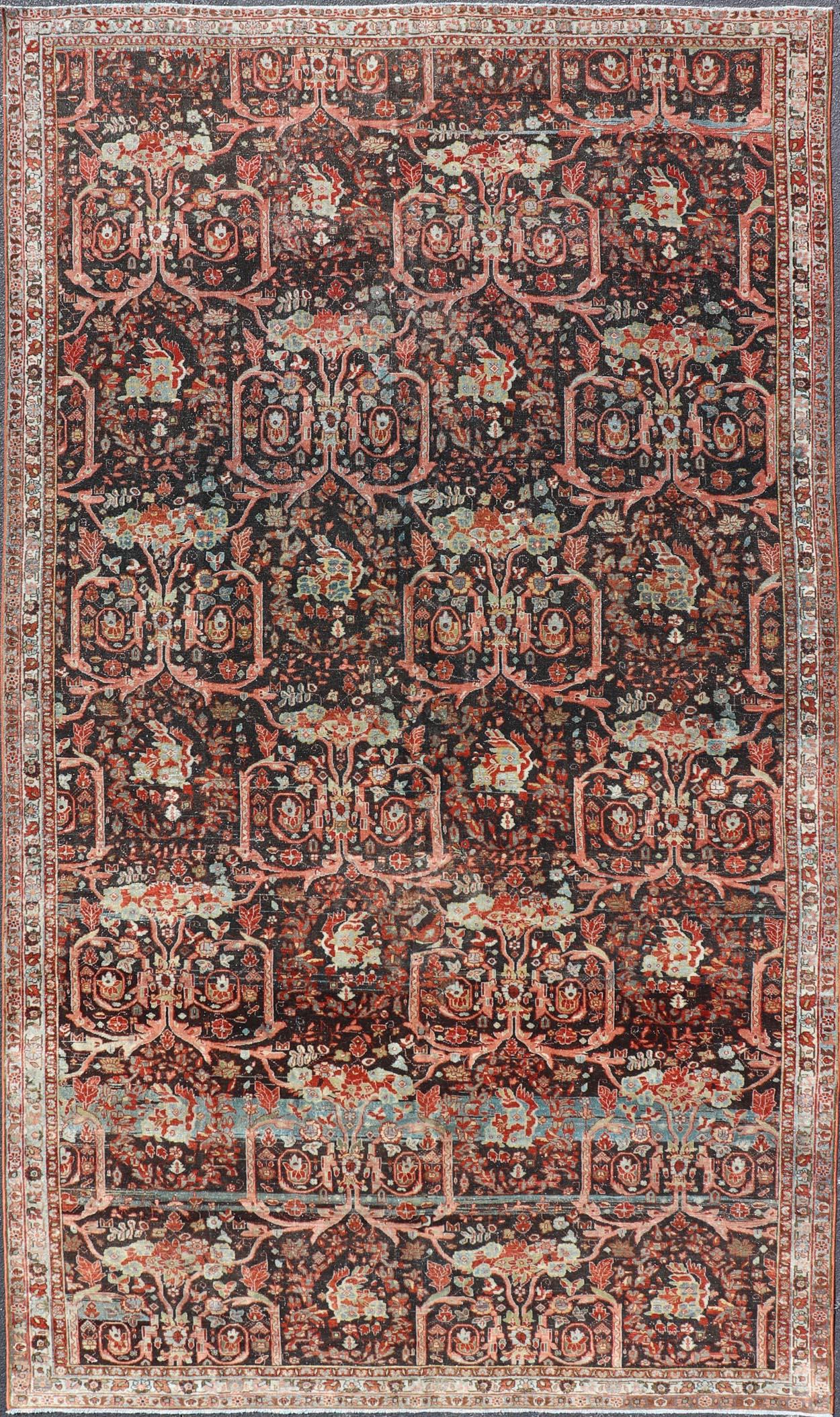Antico tappeto persiano Tabriz con motivi botanici ornati e rosso 7'9 x 13'10