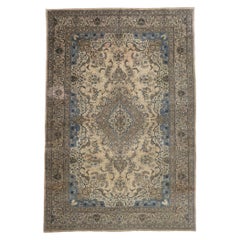 Tappeto persiano antico Tabriz con stile rustico francese Cottage