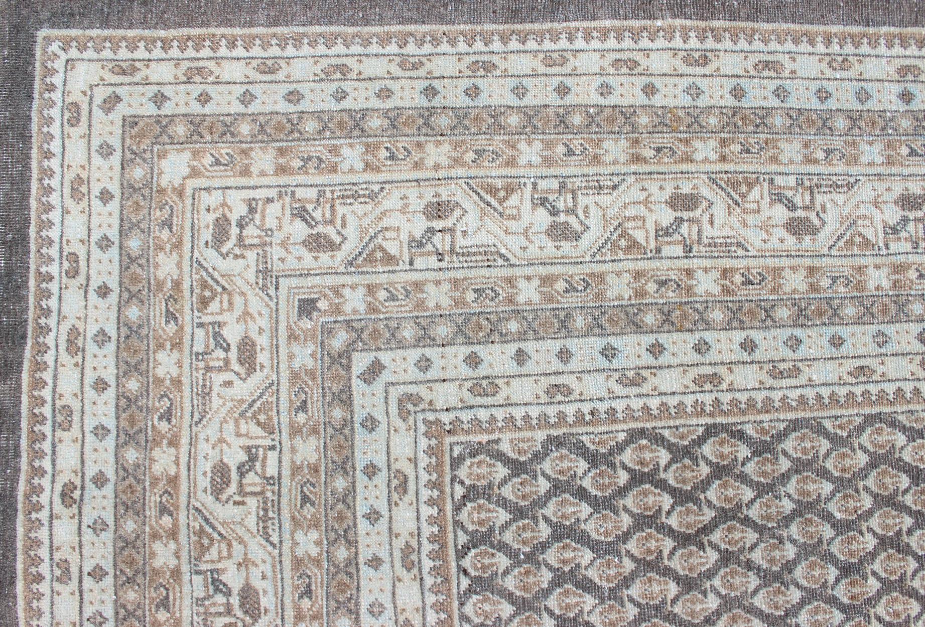 Tapis persan ancien de Tabriz avec un design à petite échelle sur toute sa surface et un fond gris en vente 5