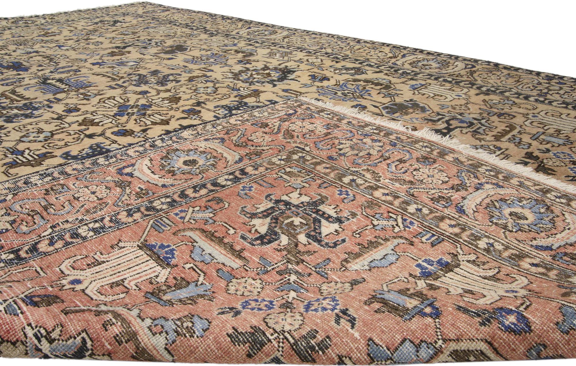 Laine Tapis persan ancien de Tabriz de style traditionnel en vente