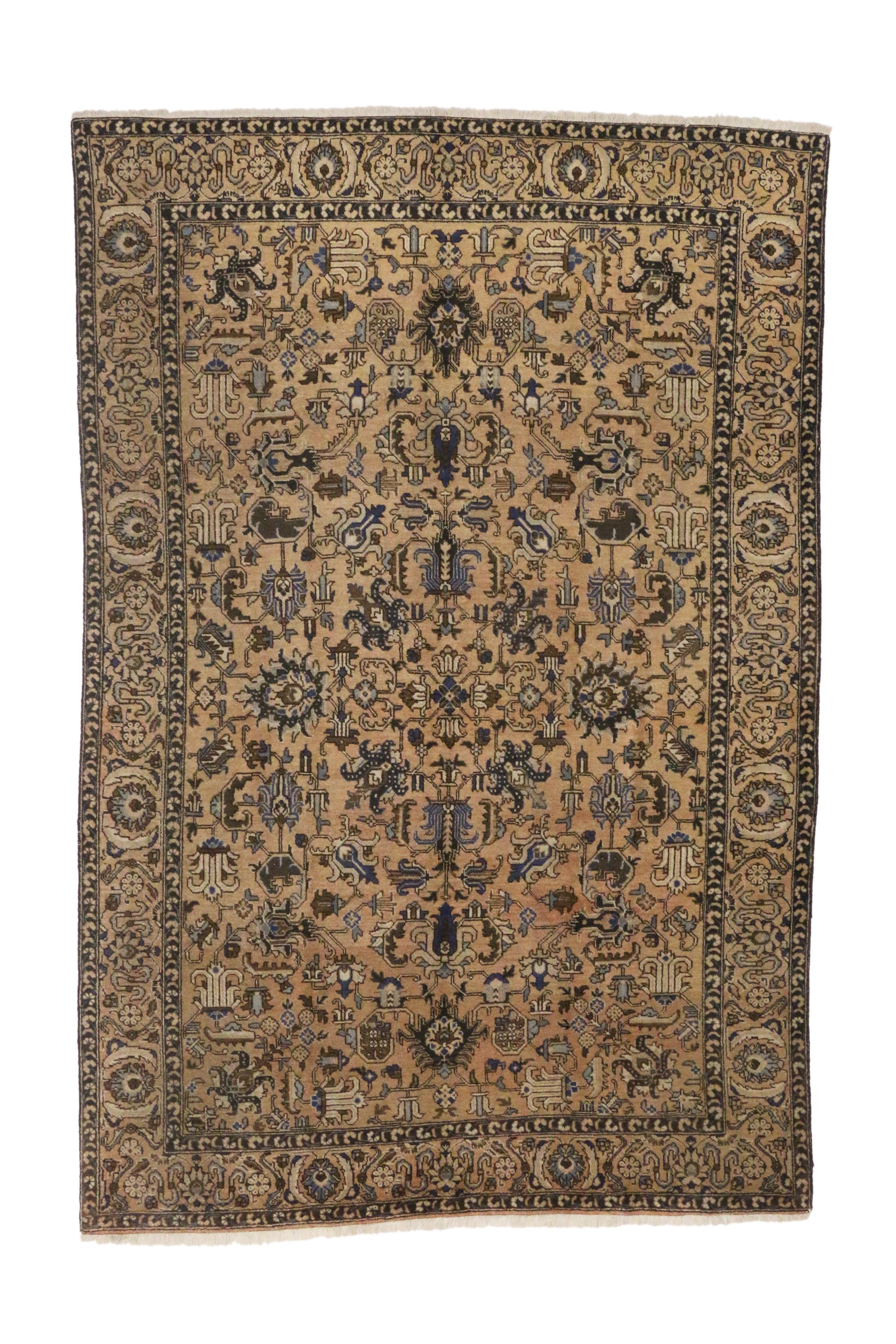 Tapis persan ancien de Tabriz de style traditionnel en vente 1