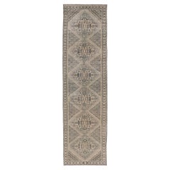 Antiker persischer Täbris-Läufer aus Täbris mit komplizierten geometrischen Medaillons 2'8" x 10'4"