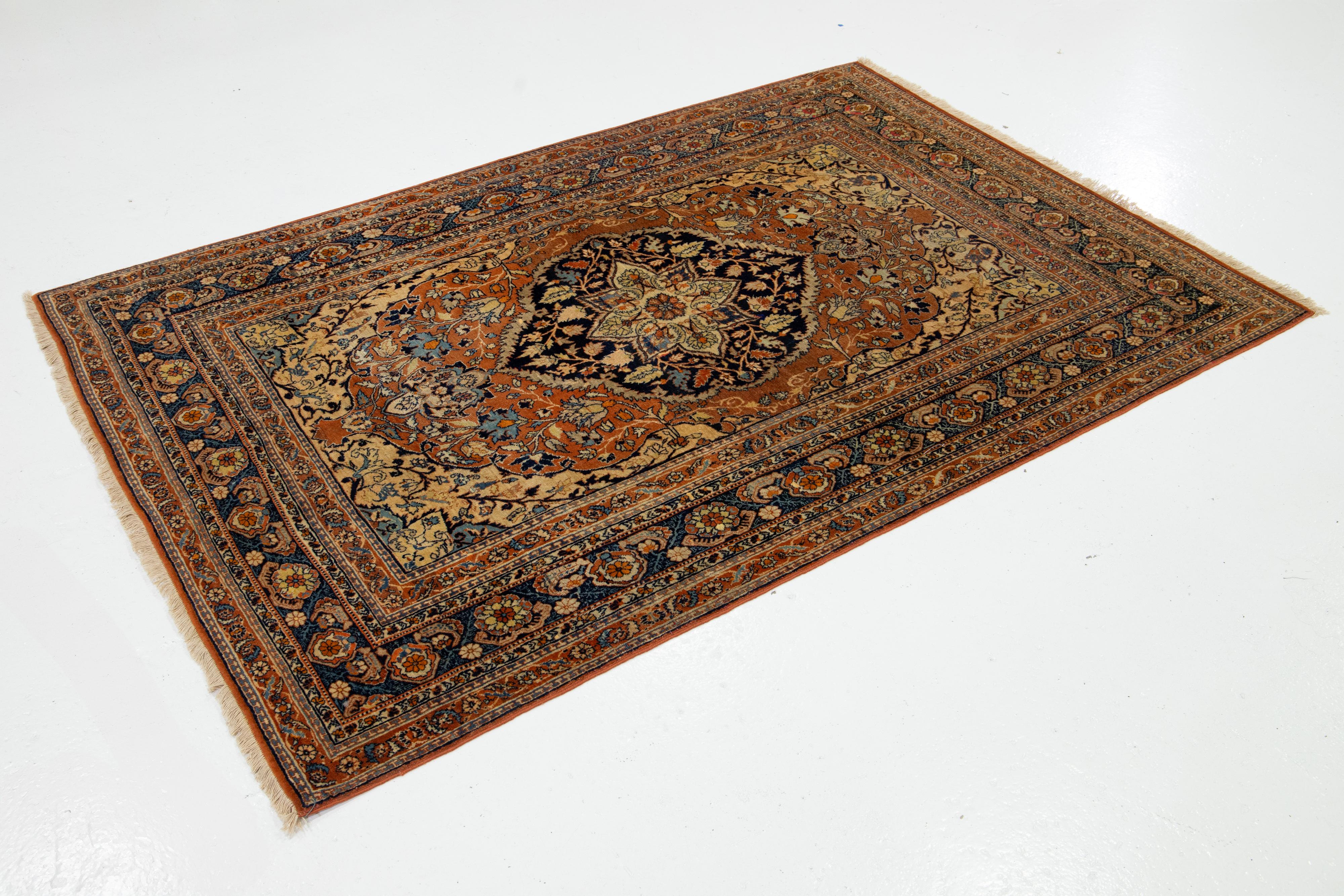 Perse Tapis persan antique en laine Tabriz Rust avec design classique en médaillon en vente